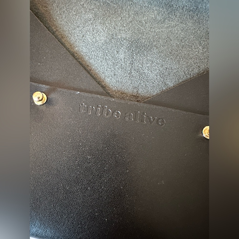 New Tribe Alive Women’s Leather Black Envelope Clutch Gold Tone Hardware - Picture 3 of 4